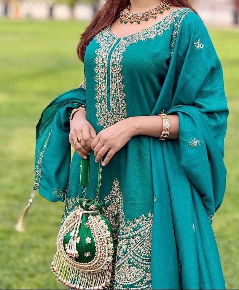 Glamorous Chinon Silk Set