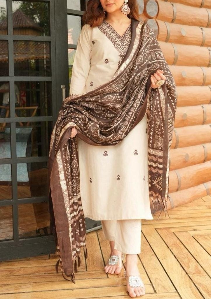 Luxurious Embroidered Kurta Set