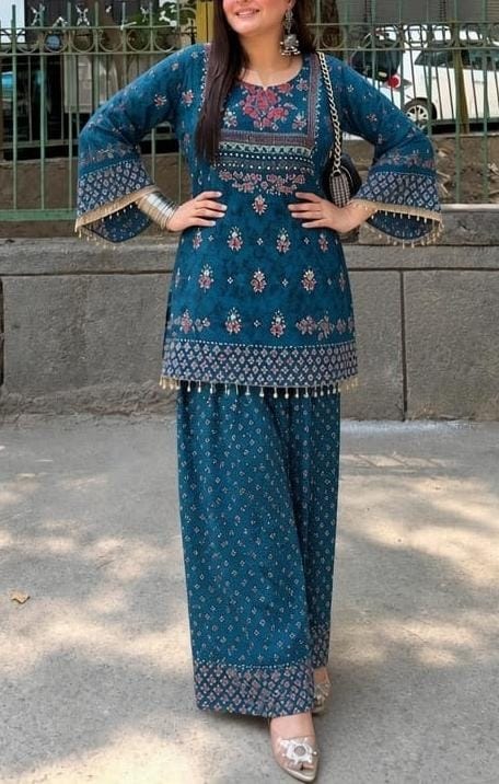 Stylish Floral Printed Kurta Set