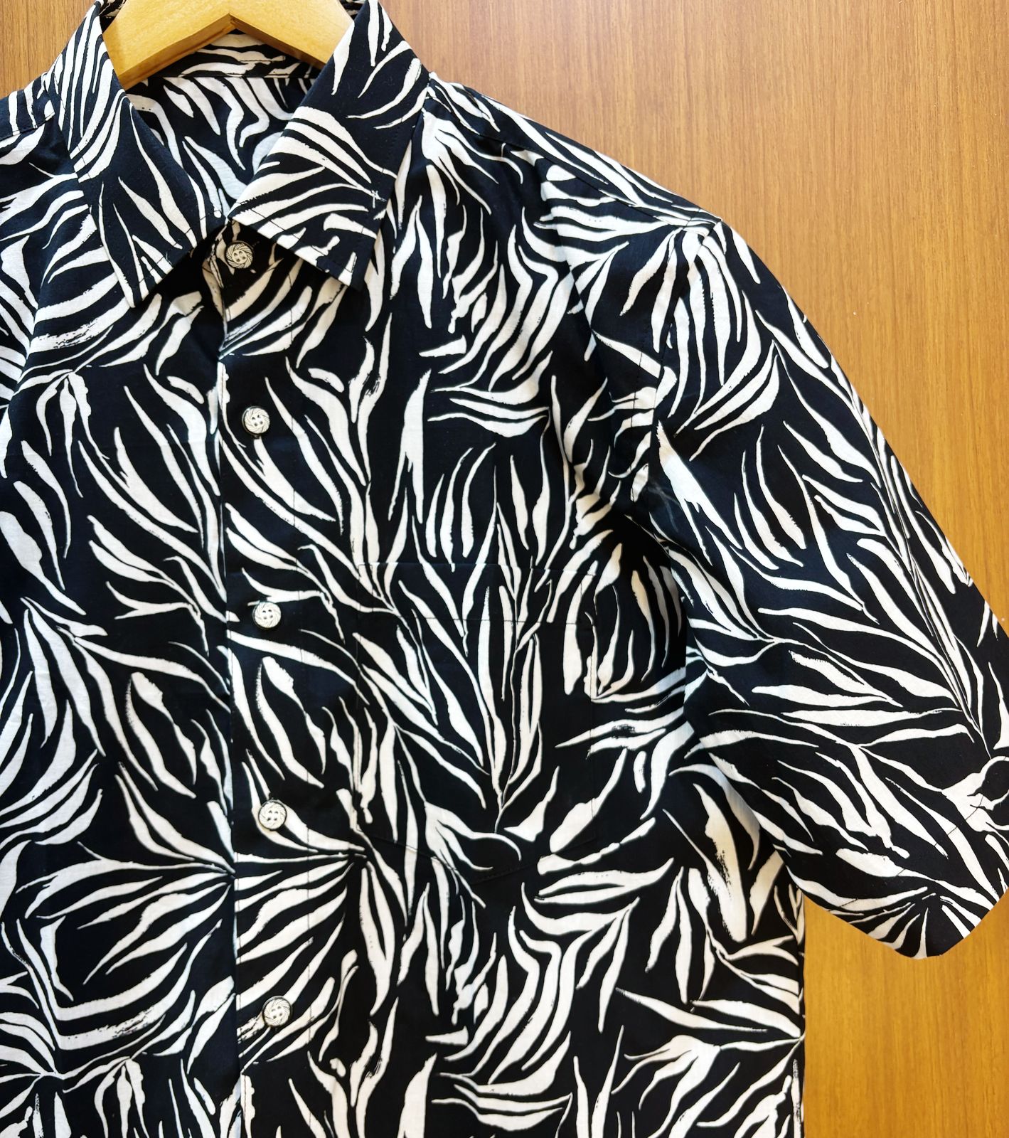 Monochrome Leaf Print